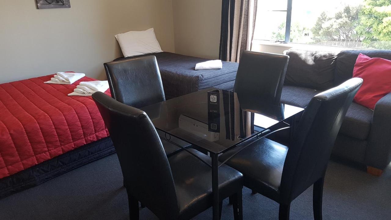 Motel Palm Court