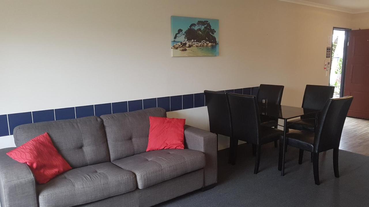 Palm Court Motel 4*
