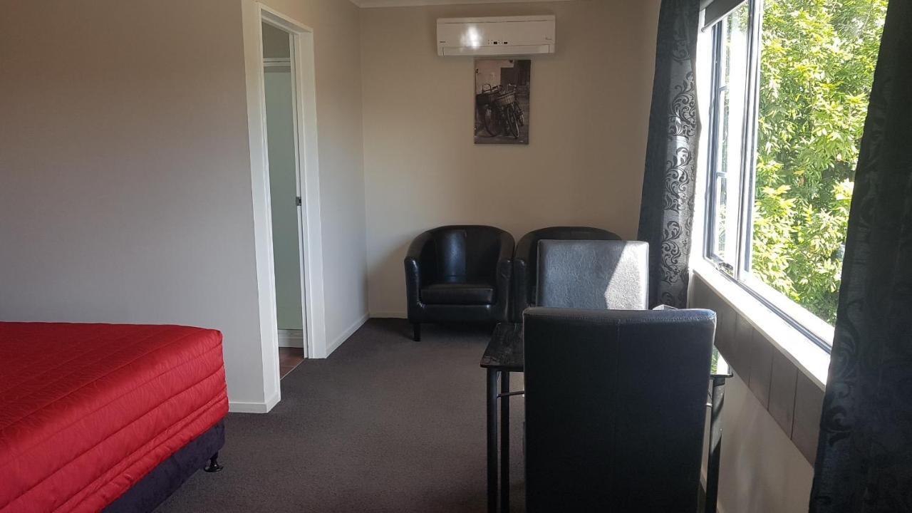 Motel Palm Court 4*